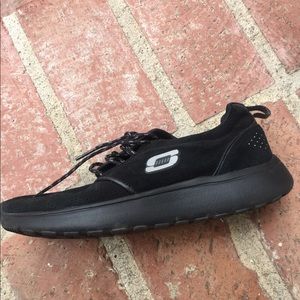 Sketchers black sneakers . Comfortable pads